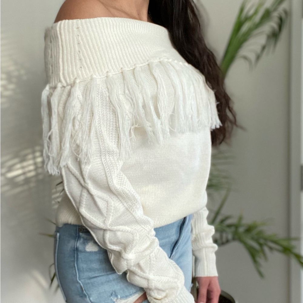 OFF SHOULDER FRINGE SWEATER TOP
